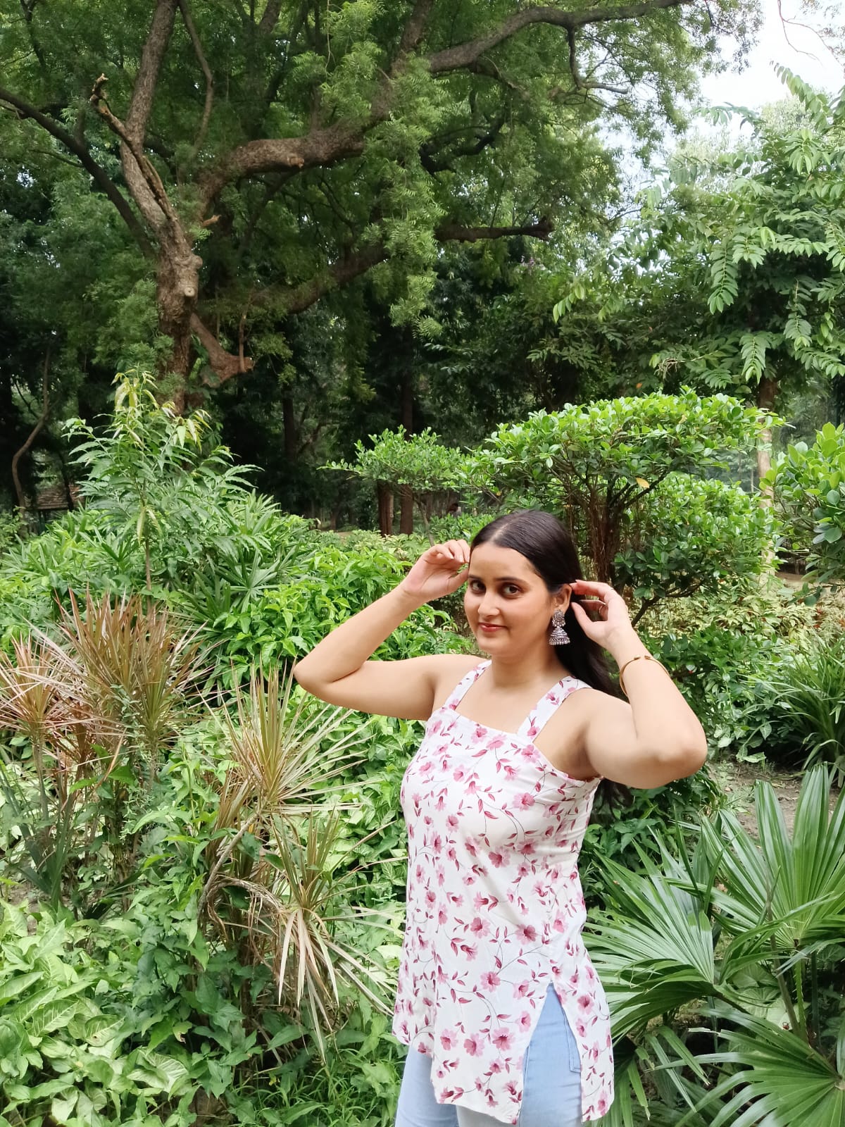 White whisper sleeveless kurti