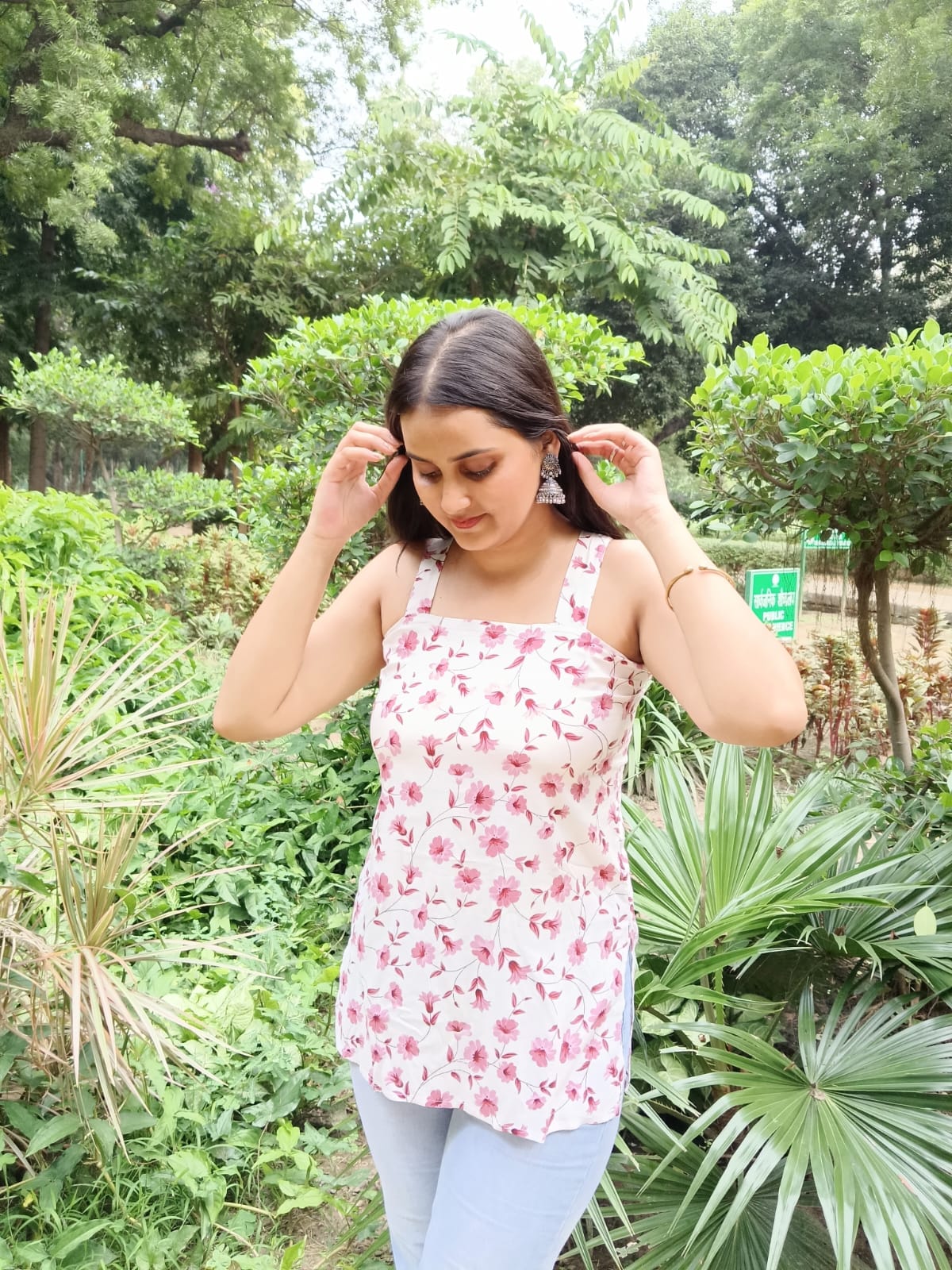 White whisper sleeveless kurti