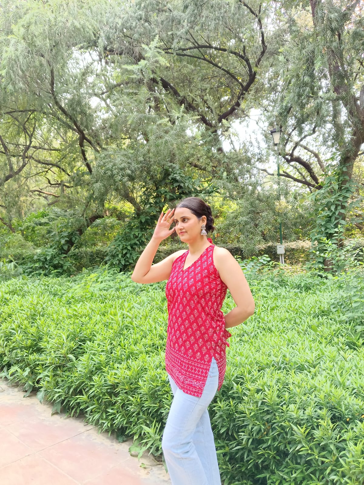 Red vintage strapless kurti