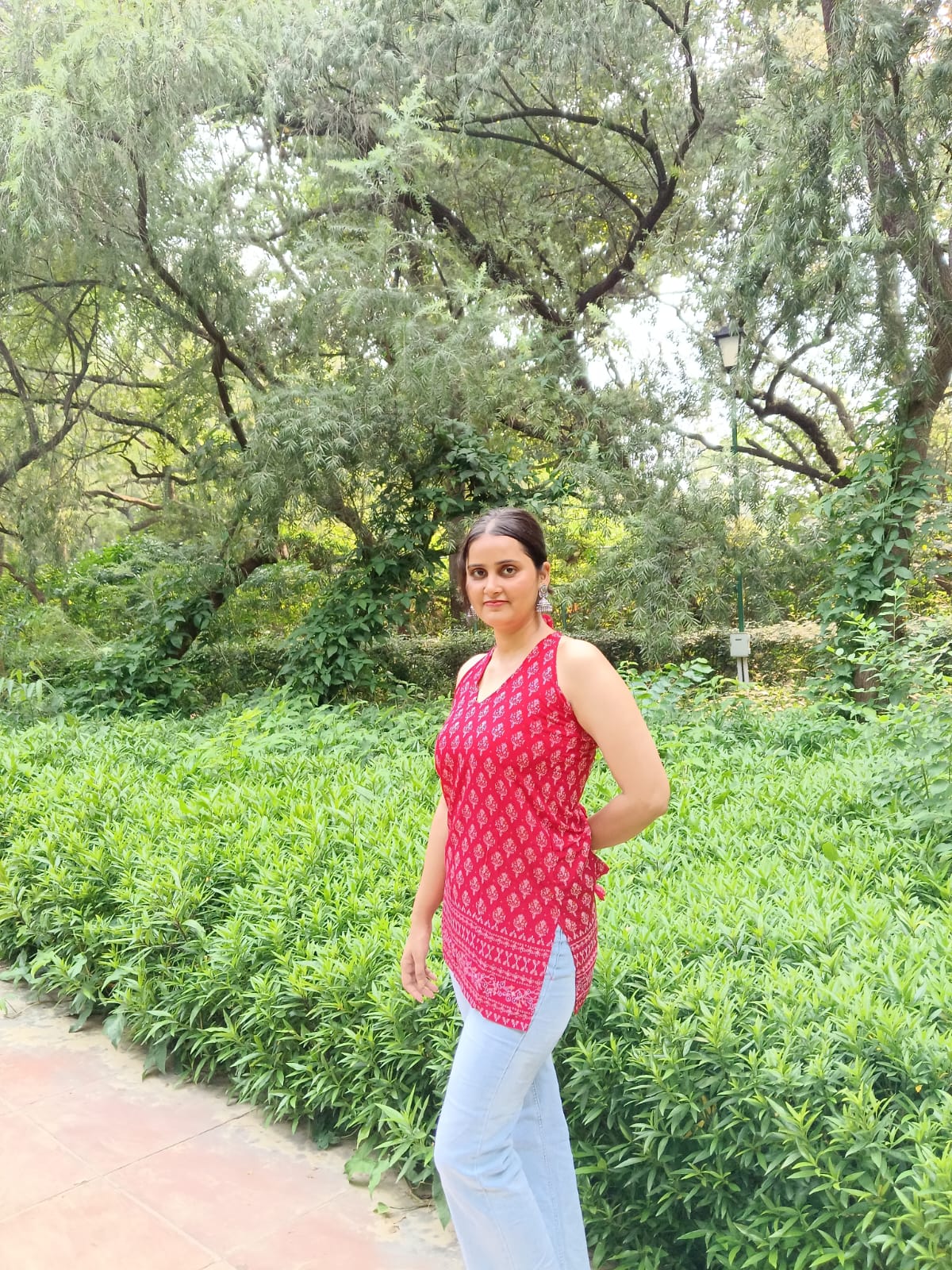 Red vintage strapless kurti